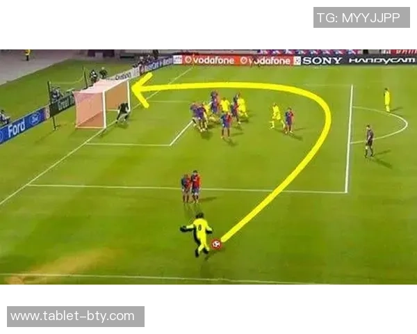 掌握自由足球弧线球技巧助你在球场上大放异彩的秘诀与训练方法分享